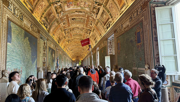 A crowd packs the Vatican Gallery of Maps at the Vatican Museum. A crowd packs the Vatican Gallery of Maps at the Vatican Museum.