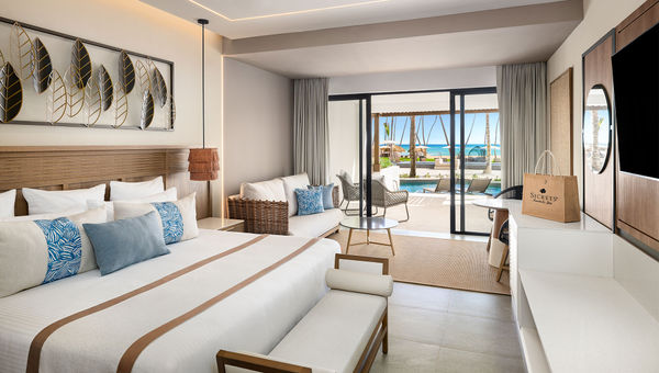 A Preferred Club Junior Suite Ocean Front Swim Out unit. A Preferred Club Junior Suite Ocean Front Swim Out unit.
