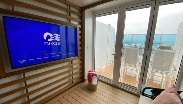 The cabana-style TV room in the Cabana Mini Suite leads to a patio facing a restricted-access sundeck. The cabana-style TV room in the Cabana Mini Suite leads to a patio facing a restricted-access sundeck.